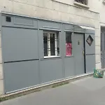 Guesthouse Familial Pour 1 A 5 Personnes De 42M2-Accessible Handic - Rez De Chaussee-Vues Sur Rue Et Patio Prive - Sejour,Chambre Separee,Cuisine,Salle De Bain,Lit Double Et 2 Canape-Lit - Entree De La Rue Berzelius-5 Minutes Du Metro Brochant-Ligne1