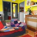 Guesthouse 40 M2 Pour 1,2,3, Personnes-Rez De Chaussee Sur Rue Et Patio-Sejour,Cuisine,Sdb,Chambre Avec Lit Double-2 Canapes Lit Japonais Et Matelas Gonflable-Entree Cote Rue Berzelius-4 M Du Metro Brochant Lig13- Bus 31,54,74 Ers Sites Touristiques