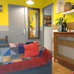 Guesthouse 40 M2 Pour 1,2,3, Personnes-Rez De Chaussee Sur Rue Et Patio-Sejour,Cuisine,Sdb,Chambre Avec Lit Double-2 Canapes Lit Japonais Et Matelas Gonflable-Entree Cote Rue Berzelius-4 M Du Metro Brochant Lig13- Bus 31,54,74 Ers Sites Touristiques